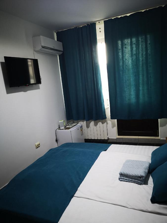 Pensiunea Mikelis International Hotel Curtea de Argeş Eksteriør billede