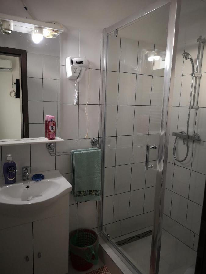 Pensiunea Mikelis International Hotel Curtea de Argeş Eksteriør billede