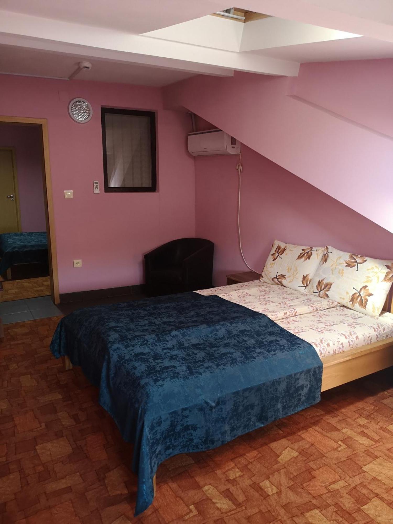 Pensiunea Mikelis International Hotel Curtea de Argeş Eksteriør billede