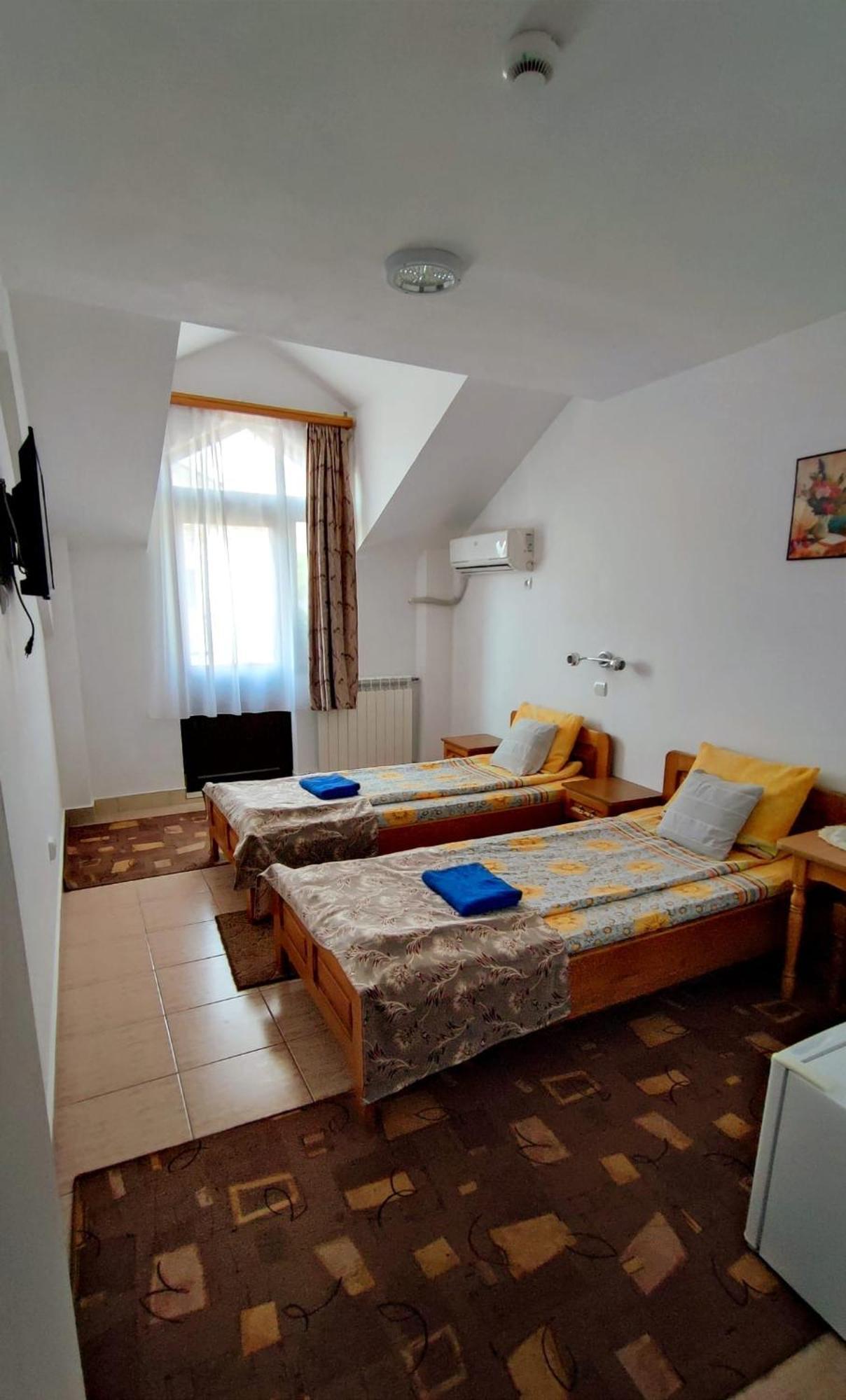 Pensiunea Mikelis International Hotel Curtea de Argeş Eksteriør billede