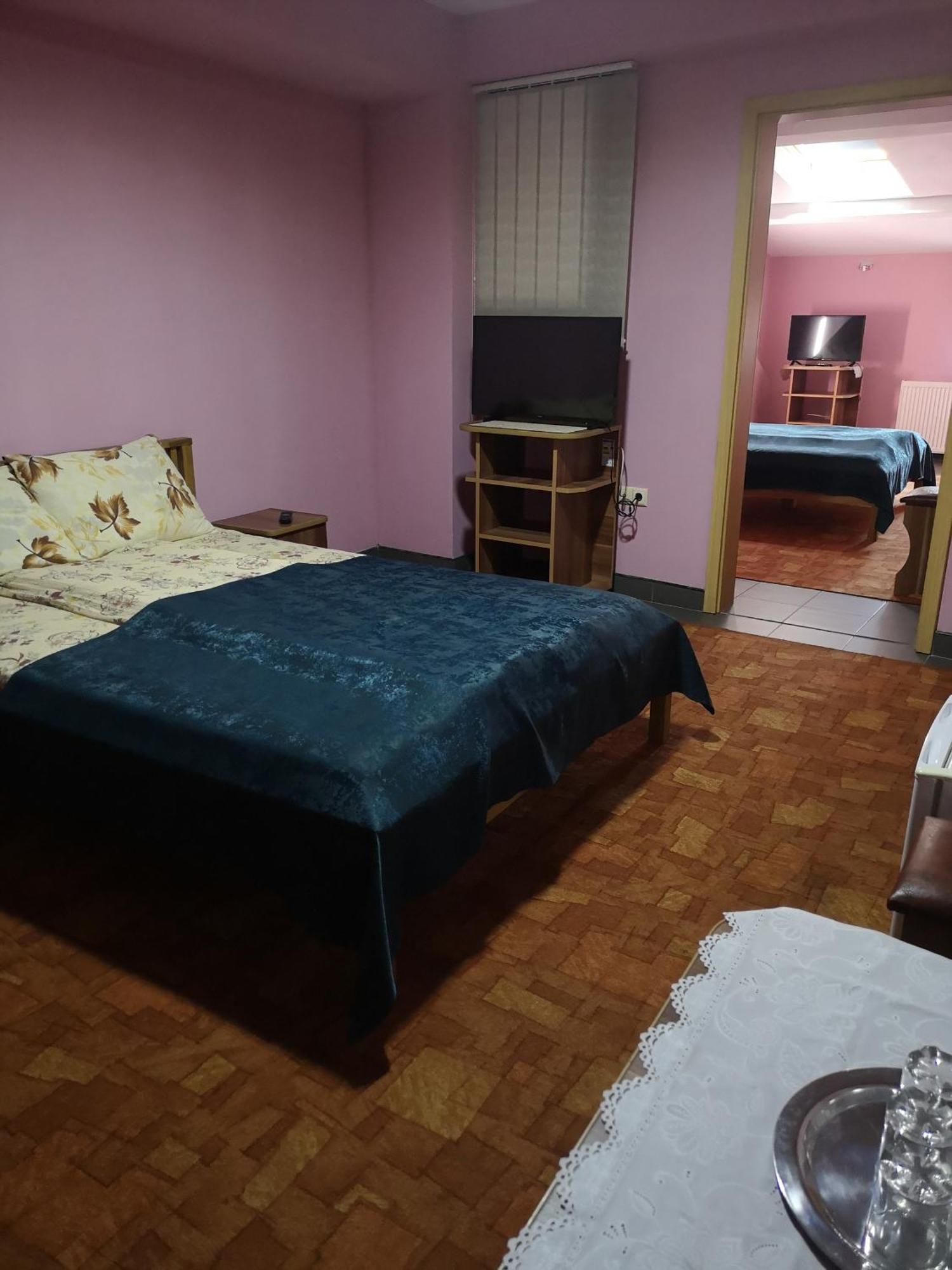 Pensiunea Mikelis International Hotel Curtea de Argeş Eksteriør billede